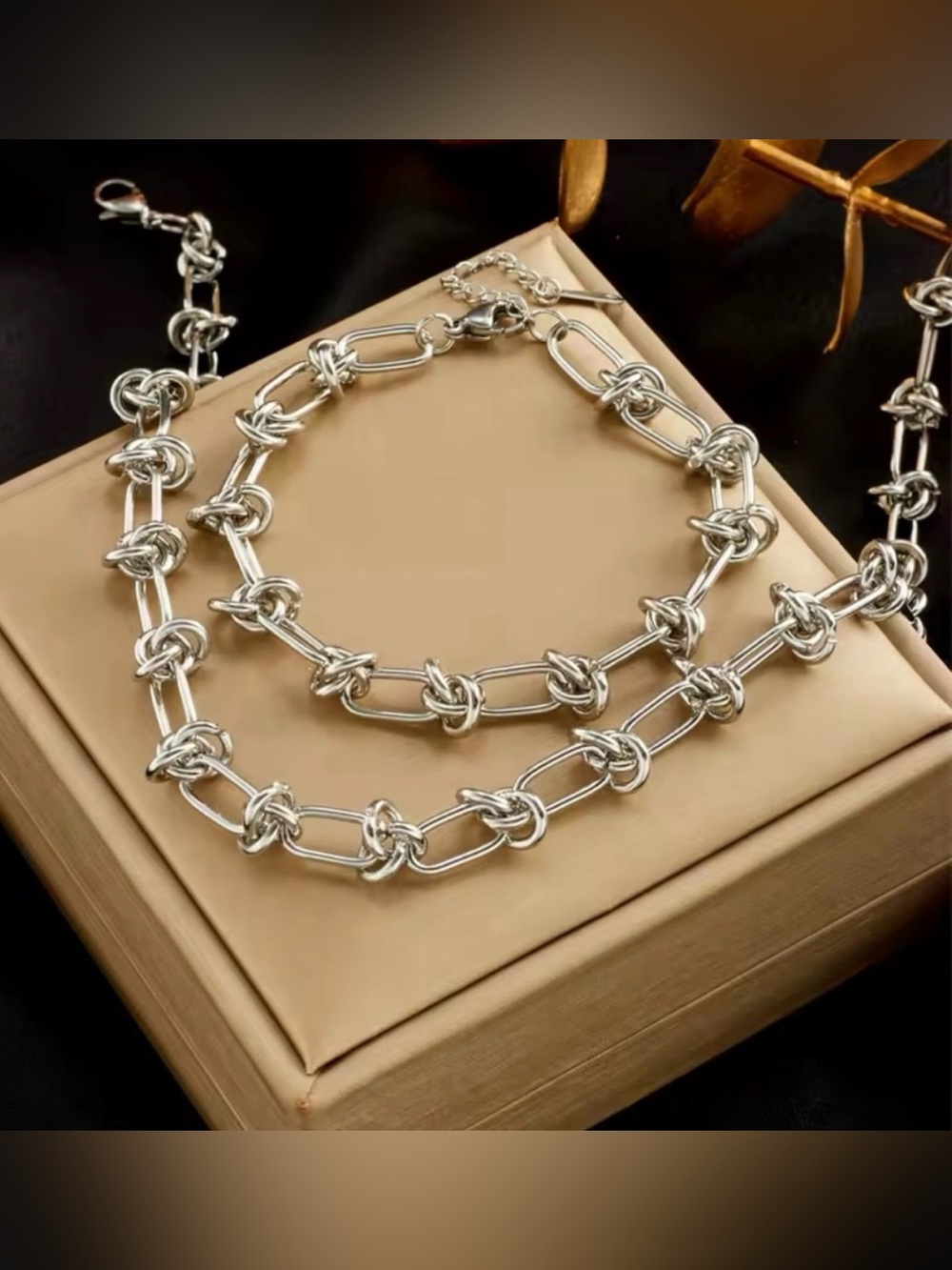 Elegant Silver Chain Necklace - Picture 5 of 10